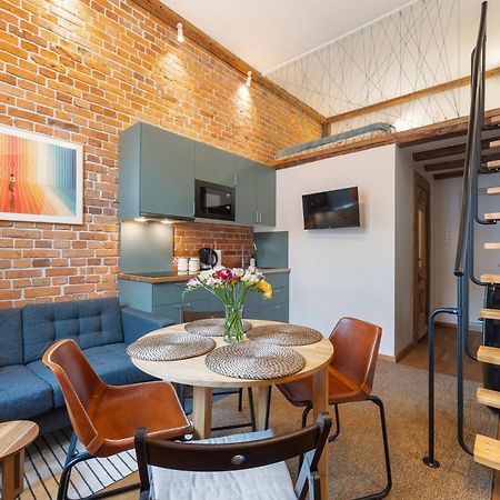 Appartamento Oak Doors Apartament Przy Rynku Breslavia Esterno foto